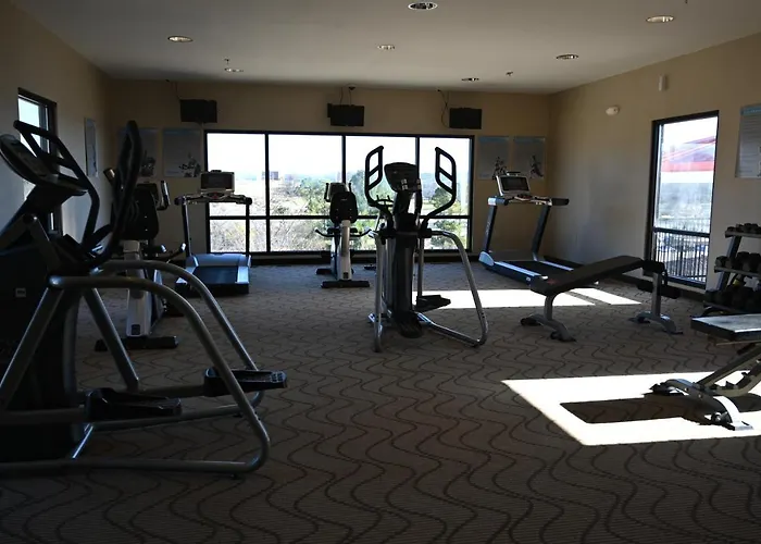 Giles Hotel Inn And Suites